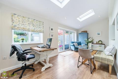 5 Abbots Road, Burghfield Common, Reading, RG7 3LD