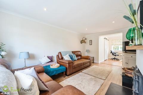 5 Abbots Road, Burghfield Common, Reading, RG7 3LD