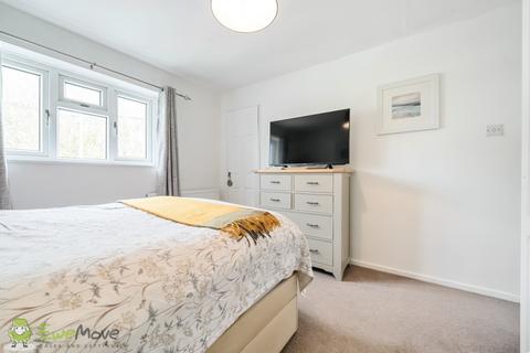 5 Abbots Road, Burghfield Common, Reading, RG7 3LD