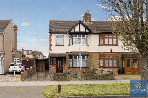 3 bedroom end of terrace house for sale, Rush Green Road, Romford, RM7