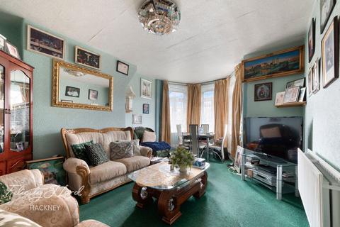 3 bedroom flat for sale, Homerton Road, Hackney, E9