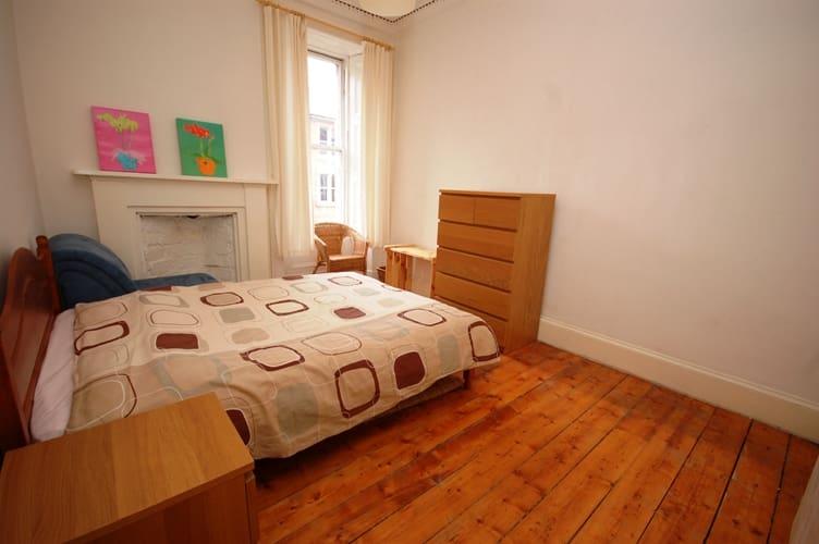 Apartment in Edinburgh - View 3
