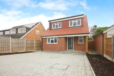3 bedroom detached house for sale, Canewdon Gardens, Wickford, Essex, SS11