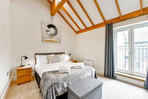 2 bedroom terraced house to rent, Little Marlow Road, Marlow, Buckinghamshire, SL7