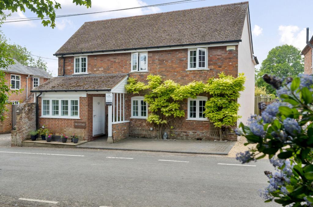 Barton Stacey, Winchester, Hampshire... 4 bed detached house for sale