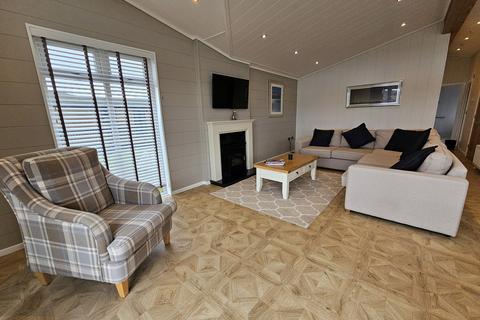 2 bedroom mobile home for sale, Delamere Lake, Oakmere, Northwich, CW8