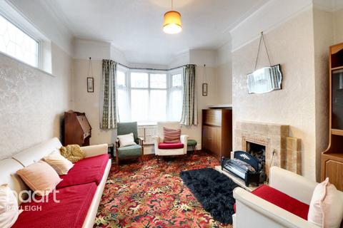 2 High Road, Rayleigh, SS6 7AA