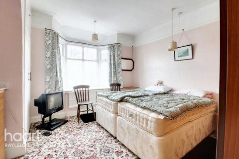 2 High Road, Rayleigh, SS6 7AA