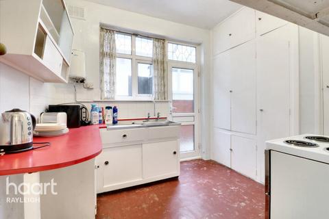 2 High Road, Rayleigh, SS6 7AA