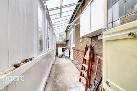 2 High Road, Rayleigh, SS6 7AA