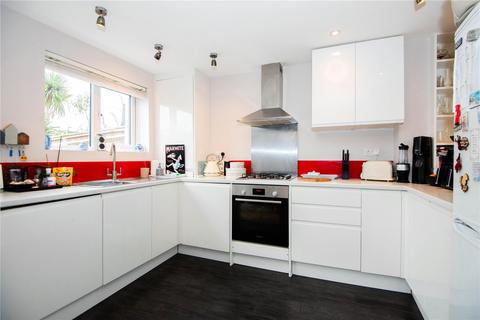 32 Appleby Close, Twickenham, TW2 5NA
