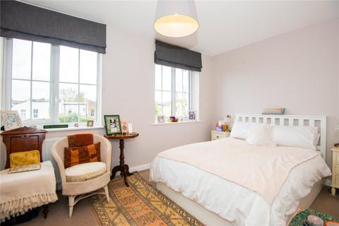 32 Appleby Close, Twickenham, TW2 5NA