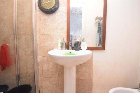 170a Plumstead Common Road, London, SE18 2UL