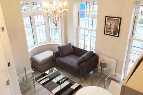 Studio to rent, The Vale, London
