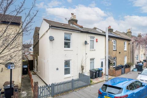 2 bedroom end of terrace house to rent, Stanley Road, Croydon, CR0