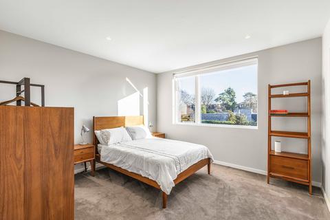 58 Munster Road, Teddington, TW11 9LL