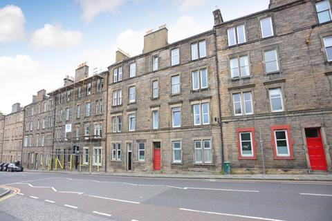 2 bedroom flat to rent, 8/2 Broughton Road, Edinburgh,