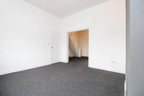 2 bedroom terraced house to rent, East View, Castletown SR5
