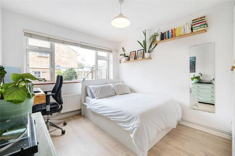 12 Raymond Close, London, SE26 6DW
