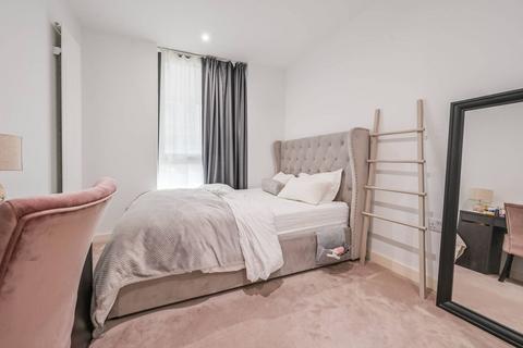 2 bedroom flat to rent, Royal Wharf, Royal Docks, LONDON, E16