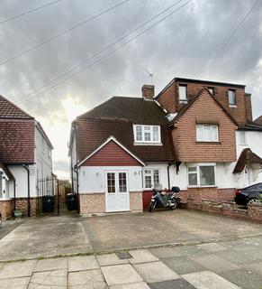 3 bedroom semi-detached house to rent, Greenford, UB6