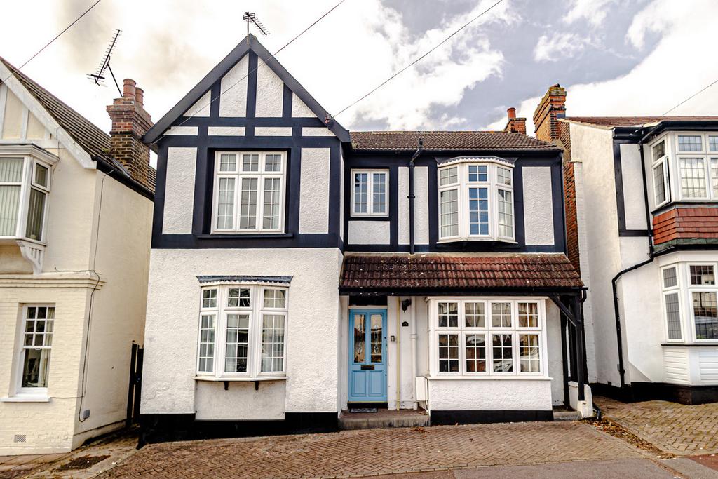 Cliff Road, Leighonsea, SS9 4 bed detached house for sale £780,000