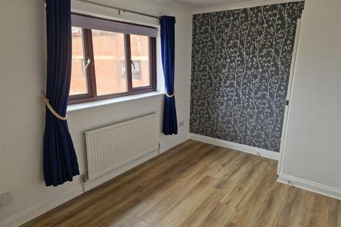 2 bedroom flat for sale, Wises Court, Mumby Road, Gosport, PO12