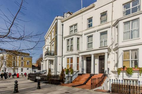 Studio to rent, West Cromwell Road, Earls Court, London, SW5