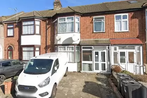 6 bedroom terraced house to rent, Cambridge Road Ilford IG3 8LU