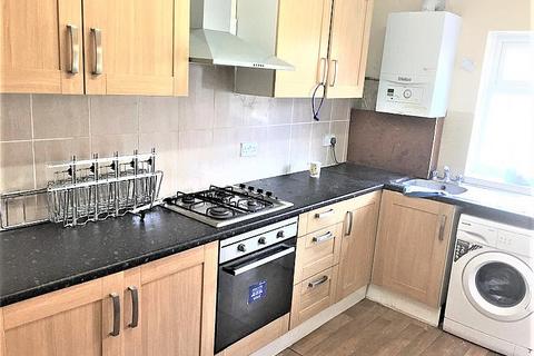 6 bedroom terraced house to rent, Cambridge Road Ilford IG3 8LU