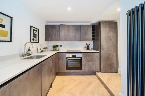 2 bedroom flat for sale, Kay Road, Clapham