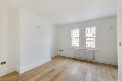 3 bedroom apartment to rent, Waldegrave Road London SE19