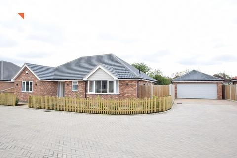 3 bedroom detached bungalow for sale, The Meadows, Little Clacton