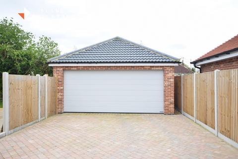 3 bedroom detached bungalow for sale, The Meadows, Little Clacton