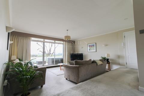 2 bedroom flat for sale, La Rue A Don, Grouville, Jersey. JE3 9DZ