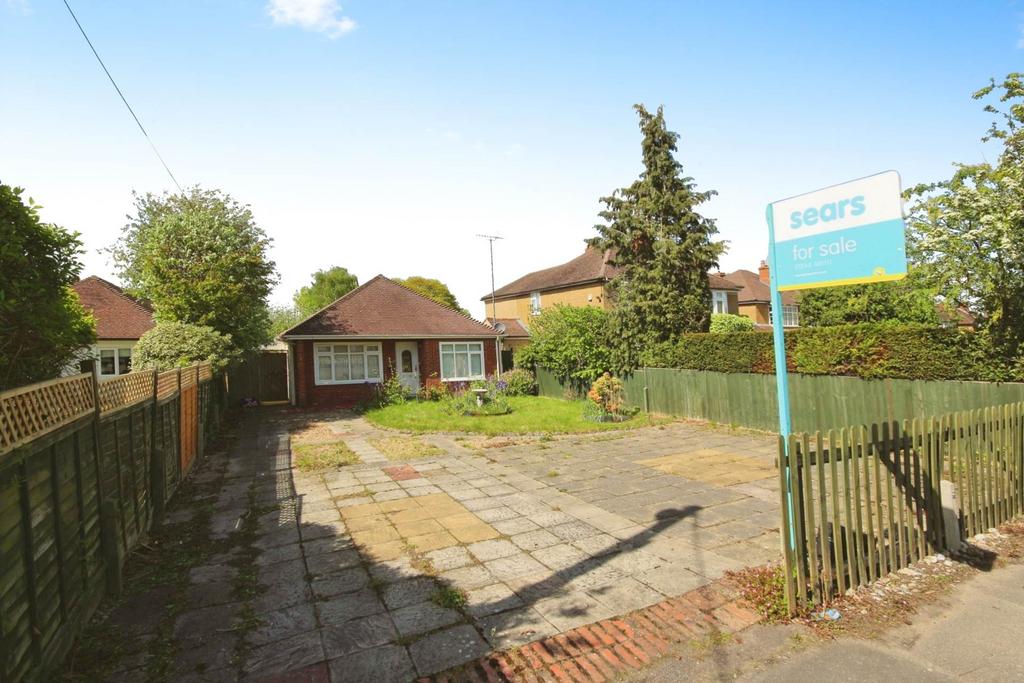 Shepherds Lane, Bracknell RG42 3 bed detached bungalow for sale £575,000