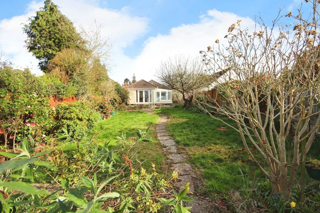 Shepherds Lane, Bracknell RG42 3 bed detached bungalow for sale £575,000