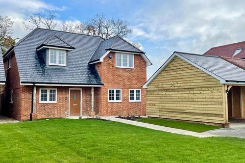4 bedroom detached house for sale, Oldencraig Mews, Lingfield RH7