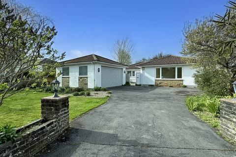 4 bedroom detached bungalow for sale, Tithe Barn Close, Aldwick Bay Estate, Bognor Regis, West Sussex PO21