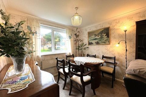 2 bedroom ground floor flat for sale, Brentwood Court, Southport, PR9 9JW
