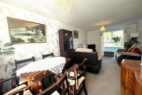 2 bedroom ground floor flat for sale, Brentwood Court, Southport, PR9 9JW