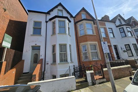 6 bedroom terraced house for sale, York Place, Barry