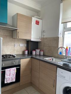 Studio to rent, High Street, Wealdstone HA3