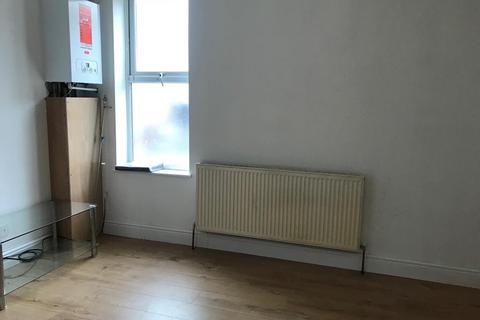 Studio to rent, High Street, Wealdstone HA3