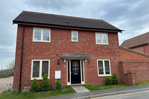 3 bedroom detached house to rent, Hobby Drive, Corby NN17