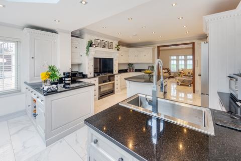 5 bedroom detached house for sale, Barnet Lane, Elstree WD6