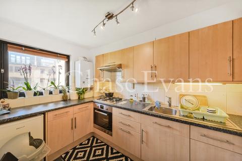 Flat C, 8 Felstead Gardens, London, E14 3BS