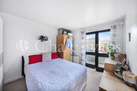 Flat C, 8 Felstead Gardens, London, E14 3BS