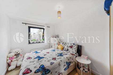 Flat C, 8 Felstead Gardens, London, E14 3BS