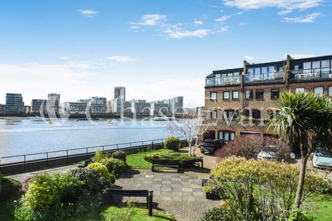 Flat C, 8 Felstead Gardens, London, E14 3BS
